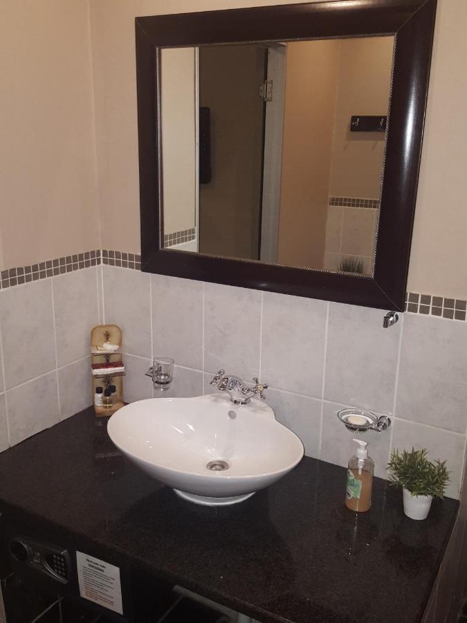 Bed and Breakfast Grace Place Bnb Претория Экстерьер фото